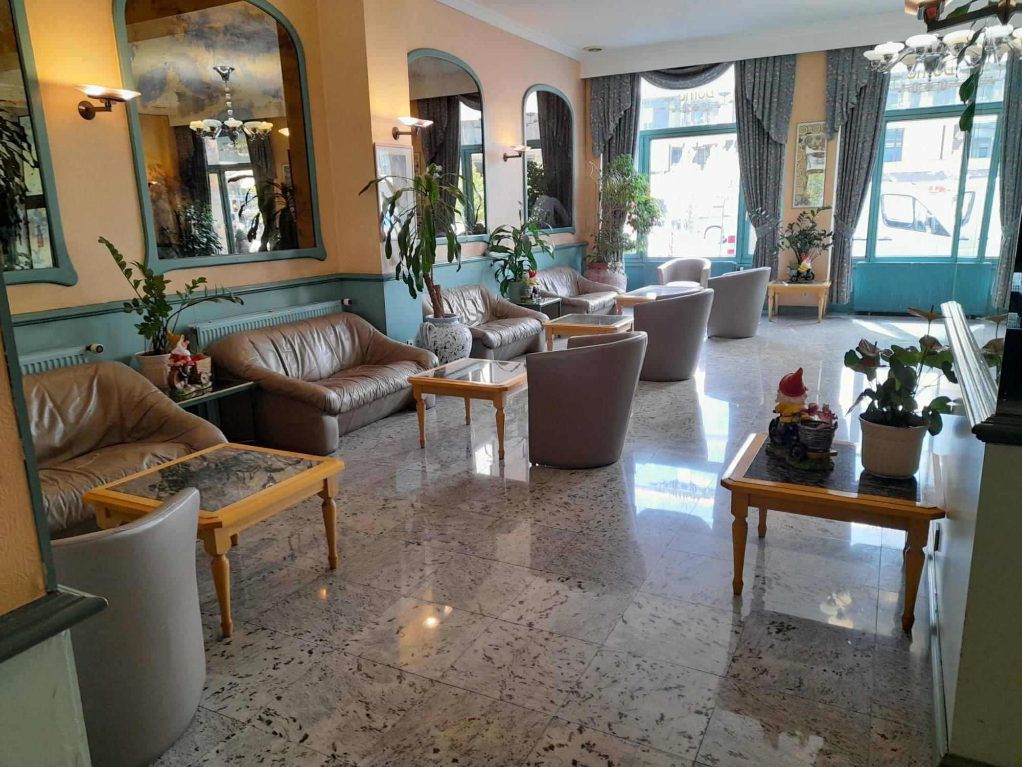 Le Dome Khách sạn